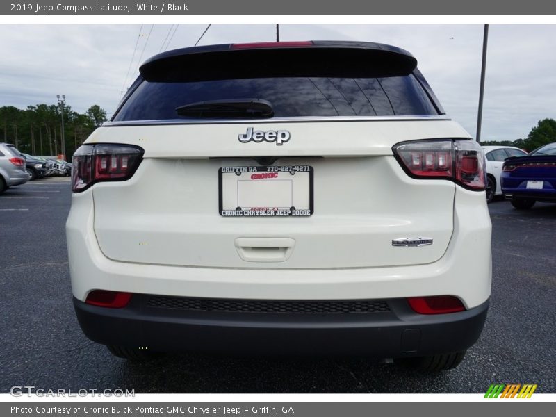 White / Black 2019 Jeep Compass Latitude