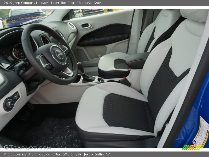  2019 Compass Latitude Black/Ski Gray Interior