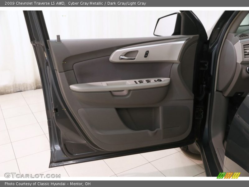 Cyber Gray Metallic / Dark Gray/Light Gray 2009 Chevrolet Traverse LS AWD