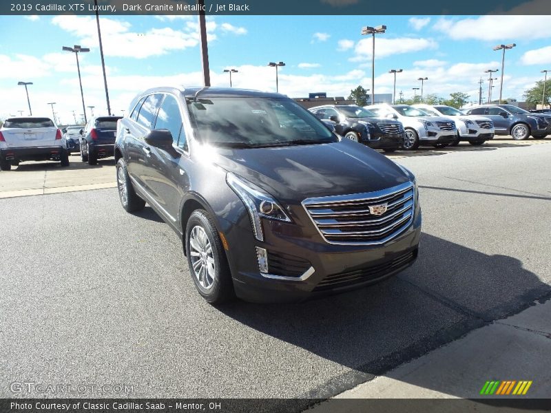 Front 3/4 View of 2019 XT5 Luxury