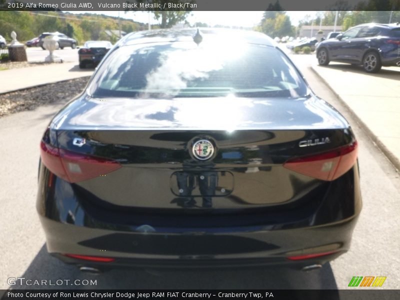 Vulcano Black Metallic / Black/Tan 2019 Alfa Romeo Giulia AWD