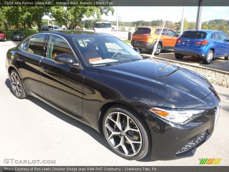 Front 3/4 View of 2019 Giulia AWD