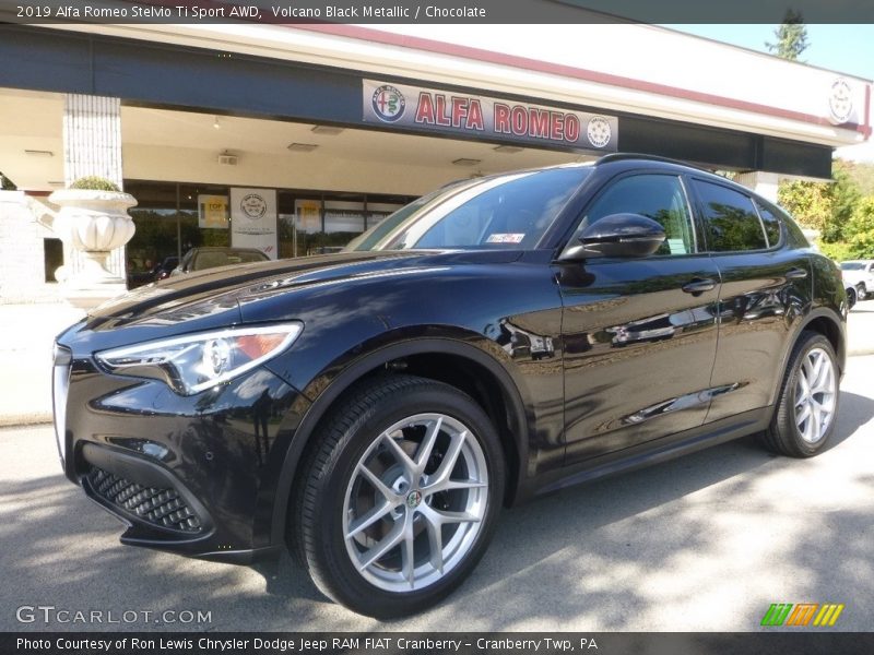 Front 3/4 View of 2019 Stelvio Ti Sport AWD