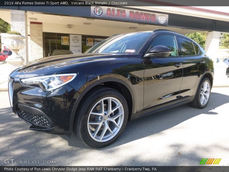 Front 3/4 View of 2019 Stelvio Ti Sport AWD