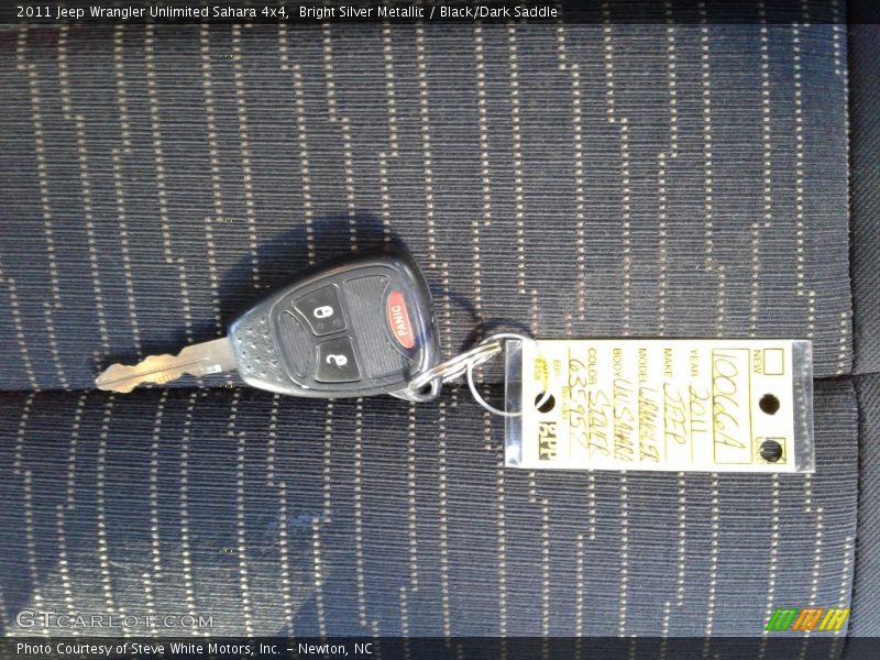 Bright Silver Metallic / Black/Dark Saddle 2011 Jeep Wrangler Unlimited Sahara 4x4