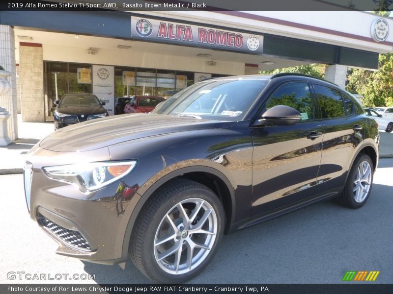 Front 3/4 View of 2019 Stelvio Ti Sport AWD