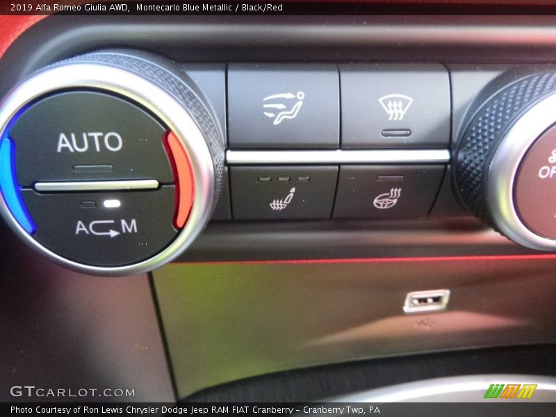 Montecarlo Blue Metallic / Black/Red 2019 Alfa Romeo Giulia AWD