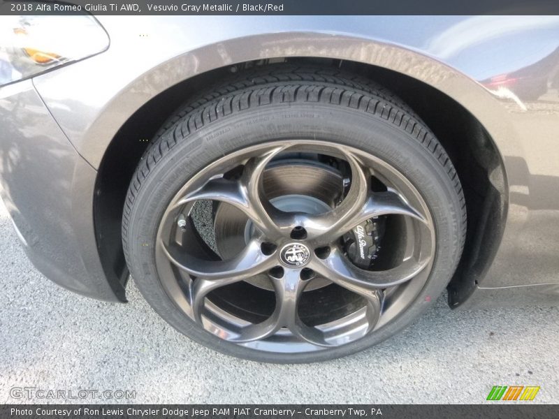 Vesuvio Gray Metallic / Black/Red 2018 Alfa Romeo Giulia Ti AWD