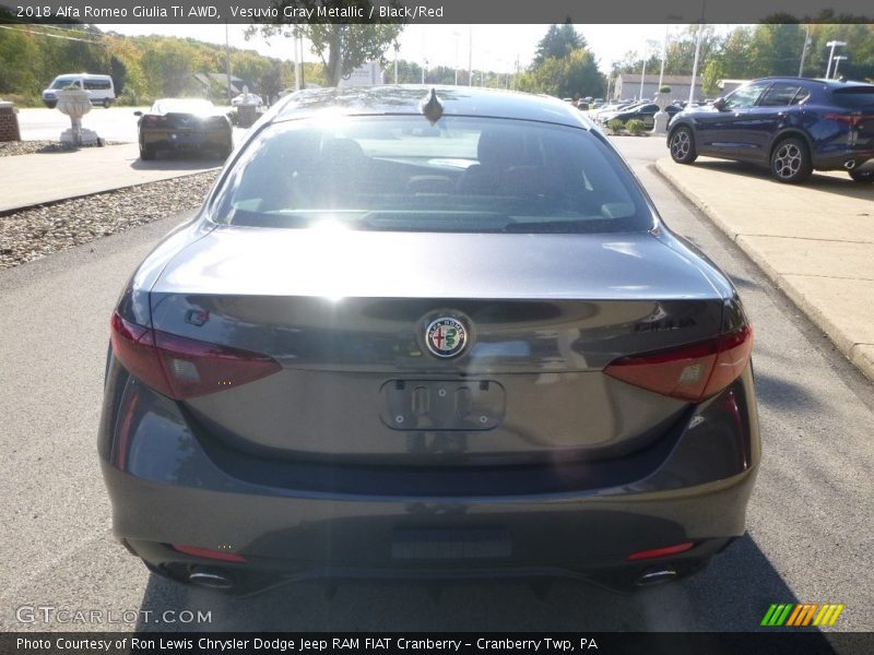 Vesuvio Gray Metallic / Black/Red 2018 Alfa Romeo Giulia Ti AWD