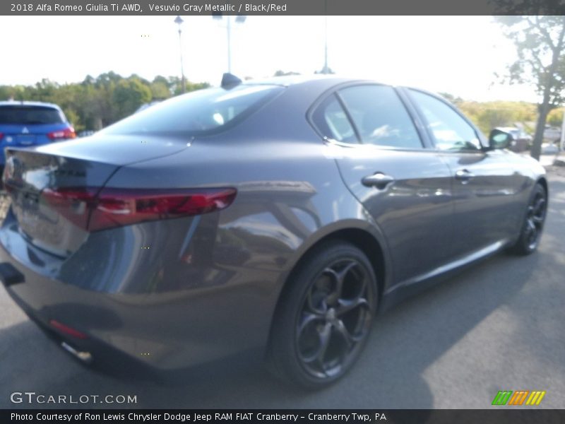 Vesuvio Gray Metallic / Black/Red 2018 Alfa Romeo Giulia Ti AWD