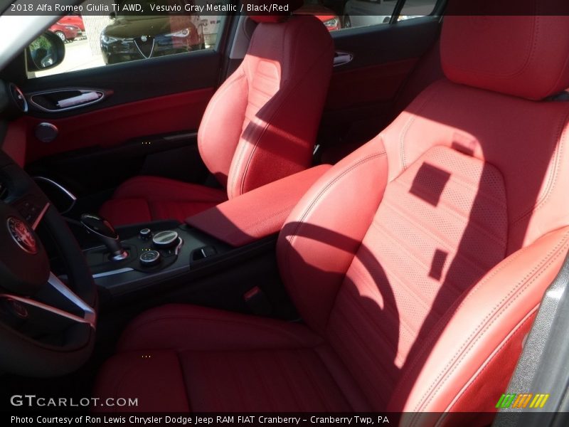 Vesuvio Gray Metallic / Black/Red 2018 Alfa Romeo Giulia Ti AWD
