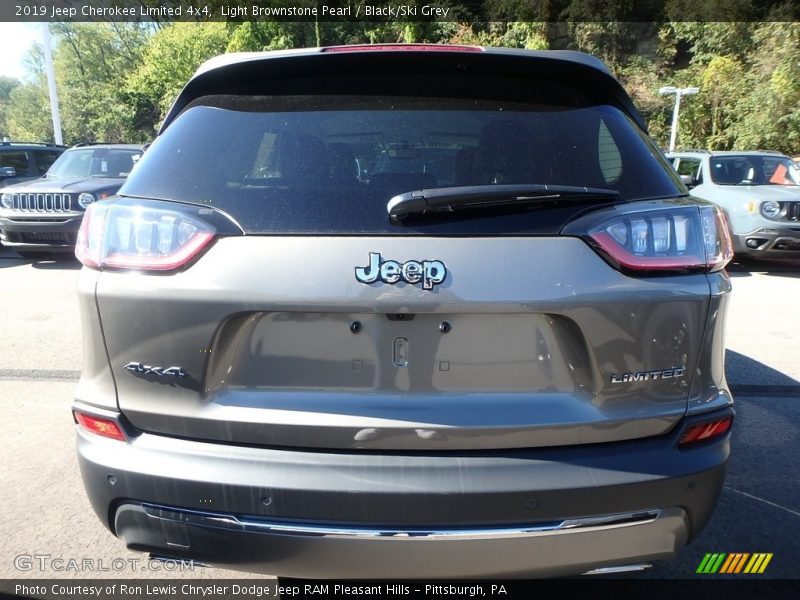 Light Brownstone Pearl / Black/Ski Grey 2019 Jeep Cherokee Limited 4x4