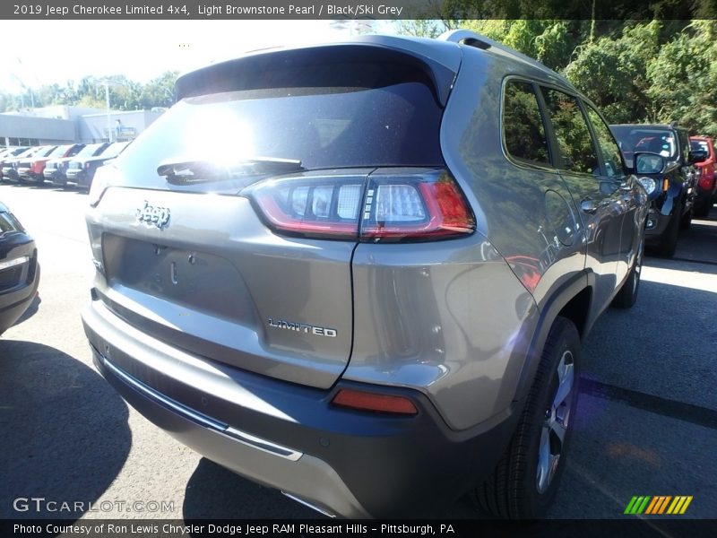 Light Brownstone Pearl / Black/Ski Grey 2019 Jeep Cherokee Limited 4x4