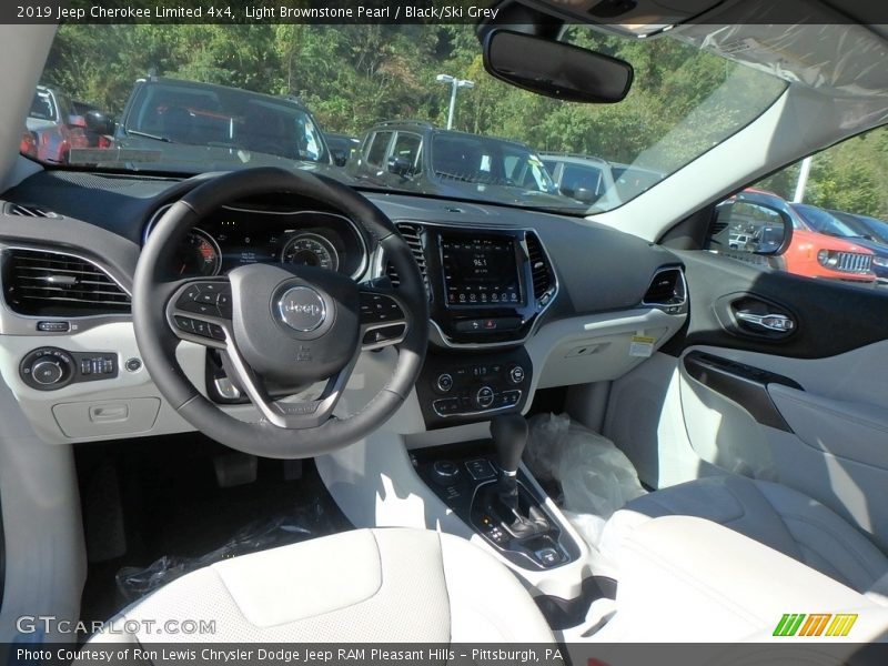Light Brownstone Pearl / Black/Ski Grey 2019 Jeep Cherokee Limited 4x4