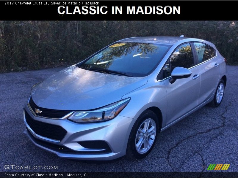 Silver Ice Metallic / Jet Black 2017 Chevrolet Cruze LT