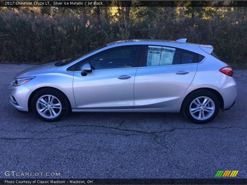 Silver Ice Metallic / Jet Black 2017 Chevrolet Cruze LT