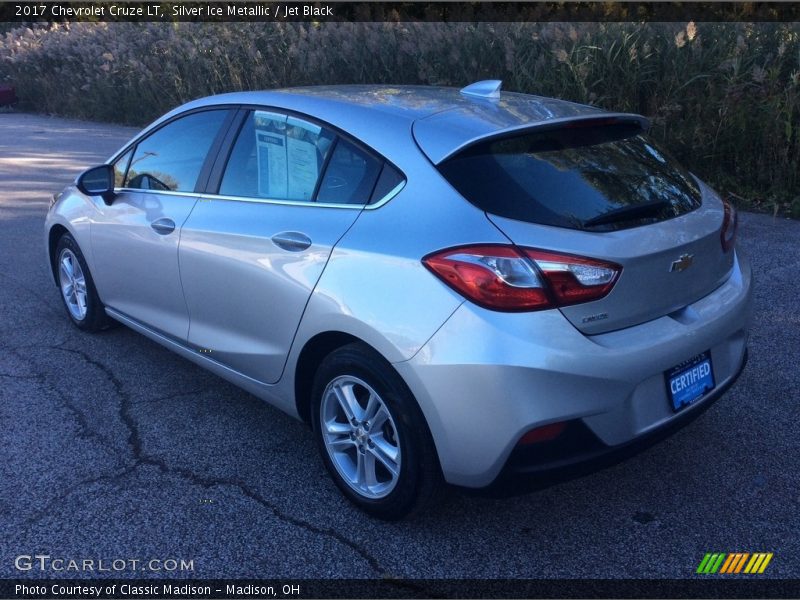 Silver Ice Metallic / Jet Black 2017 Chevrolet Cruze LT