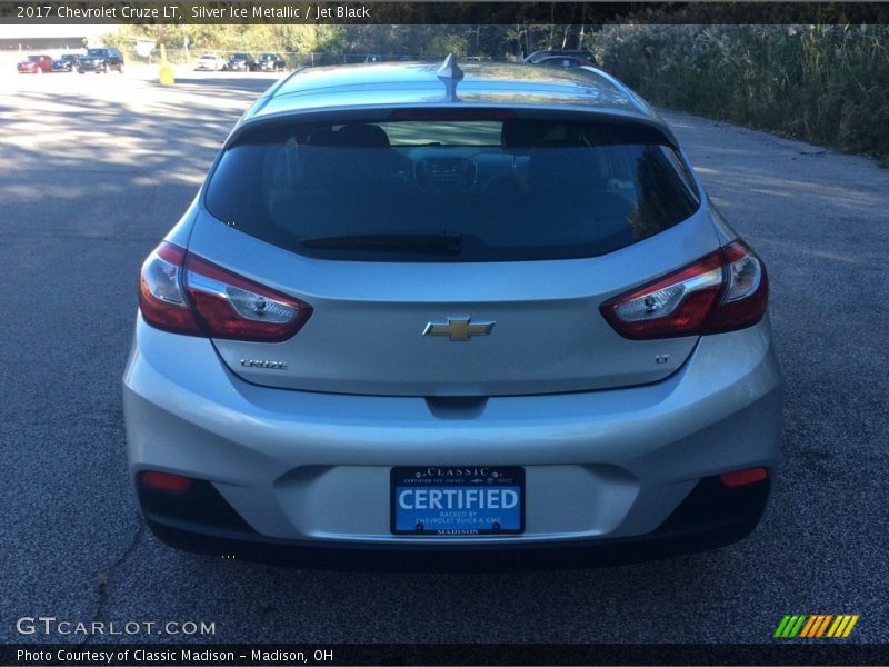 Silver Ice Metallic / Jet Black 2017 Chevrolet Cruze LT