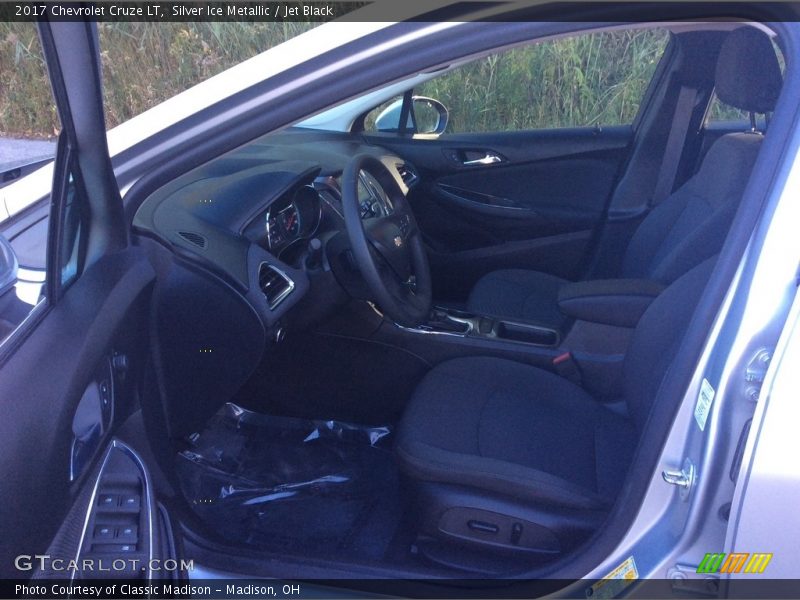 Silver Ice Metallic / Jet Black 2017 Chevrolet Cruze LT