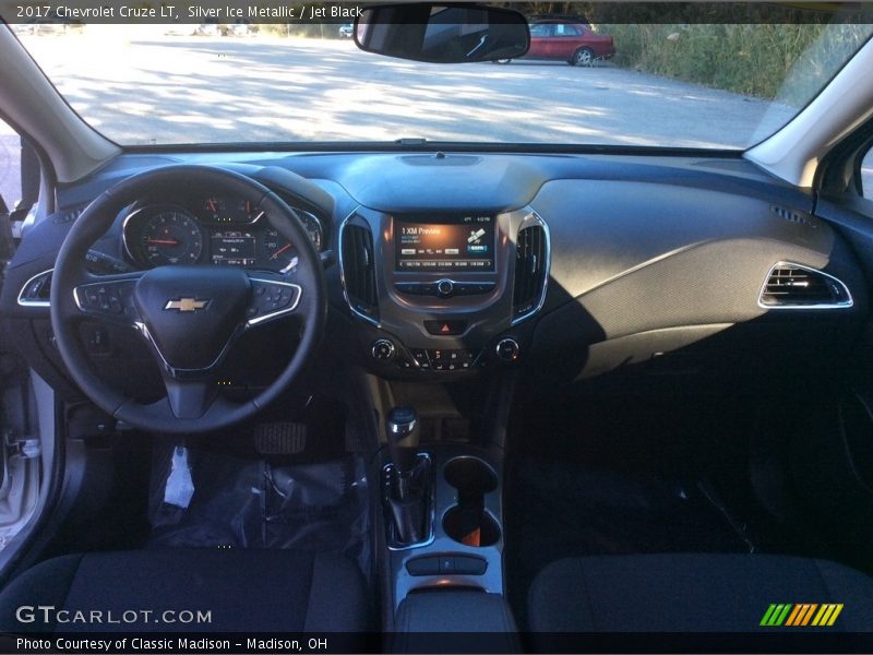 Silver Ice Metallic / Jet Black 2017 Chevrolet Cruze LT
