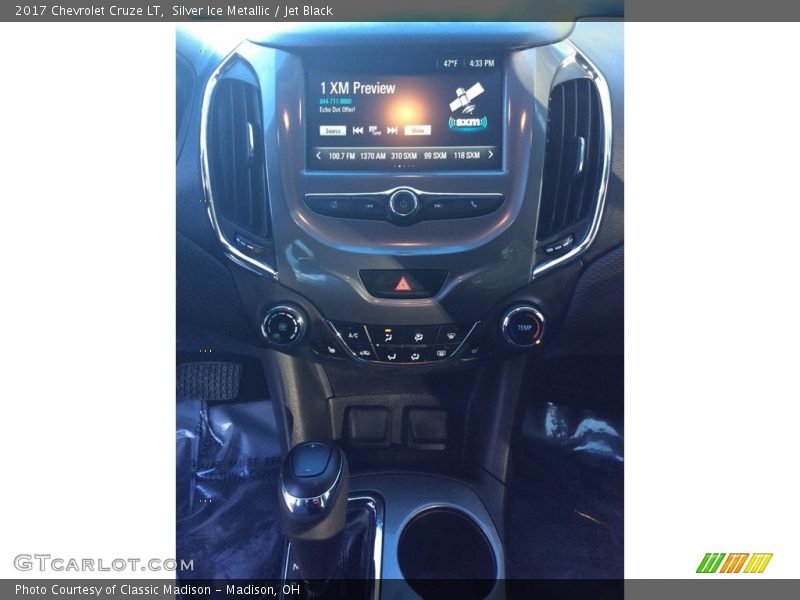 Silver Ice Metallic / Jet Black 2017 Chevrolet Cruze LT