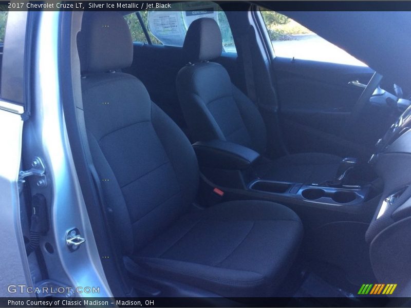 Silver Ice Metallic / Jet Black 2017 Chevrolet Cruze LT