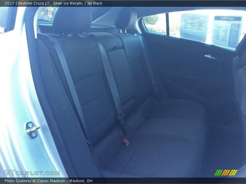 Silver Ice Metallic / Jet Black 2017 Chevrolet Cruze LT