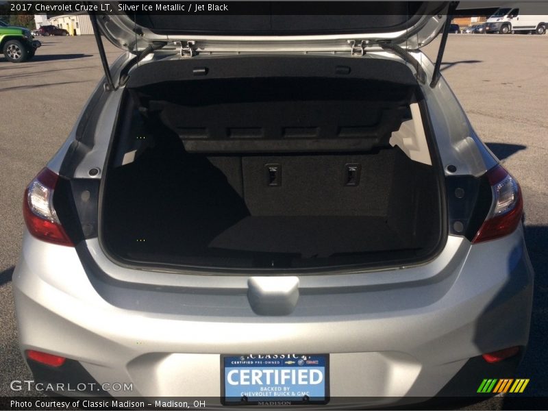 Silver Ice Metallic / Jet Black 2017 Chevrolet Cruze LT