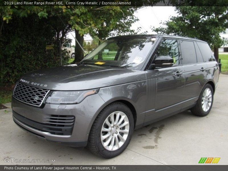 Front 3/4 View of 2019 Range Rover HSE