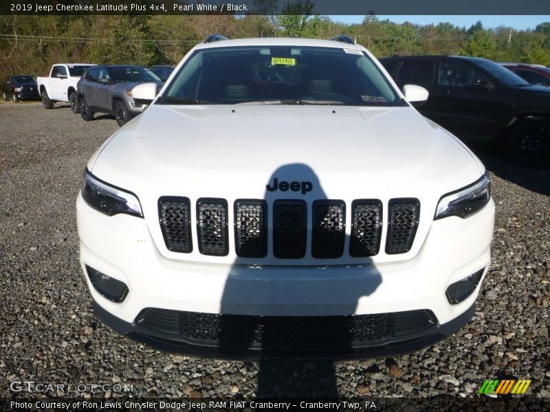 Pearl White / Black 2019 Jeep Cherokee Latitude Plus 4x4