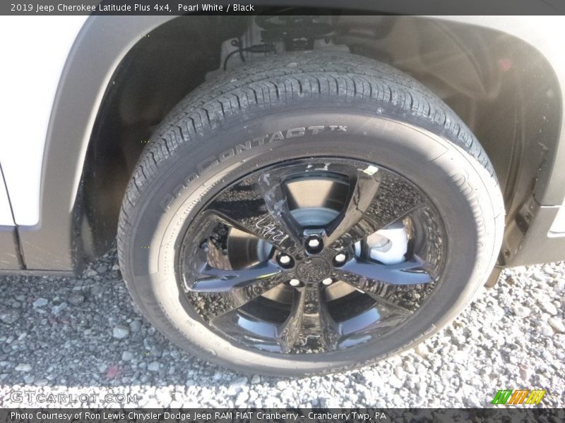 Pearl White / Black 2019 Jeep Cherokee Latitude Plus 4x4