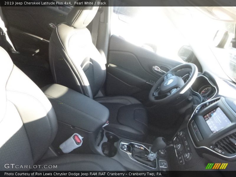 Pearl White / Black 2019 Jeep Cherokee Latitude Plus 4x4