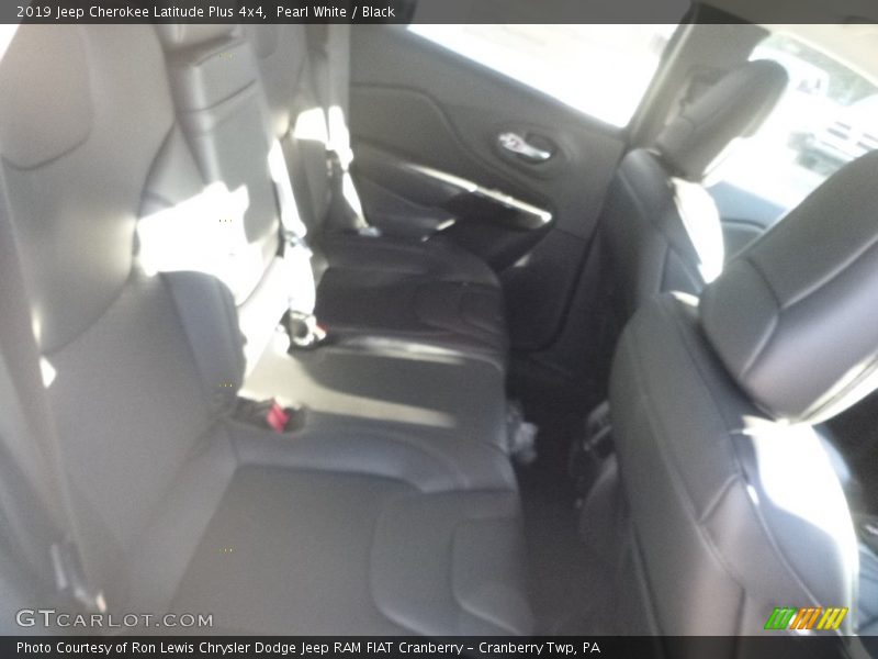 Pearl White / Black 2019 Jeep Cherokee Latitude Plus 4x4