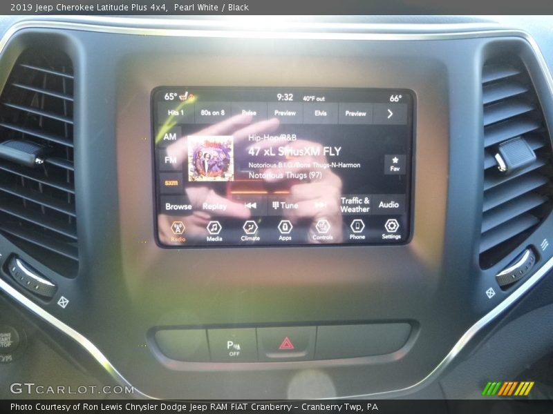 Pearl White / Black 2019 Jeep Cherokee Latitude Plus 4x4