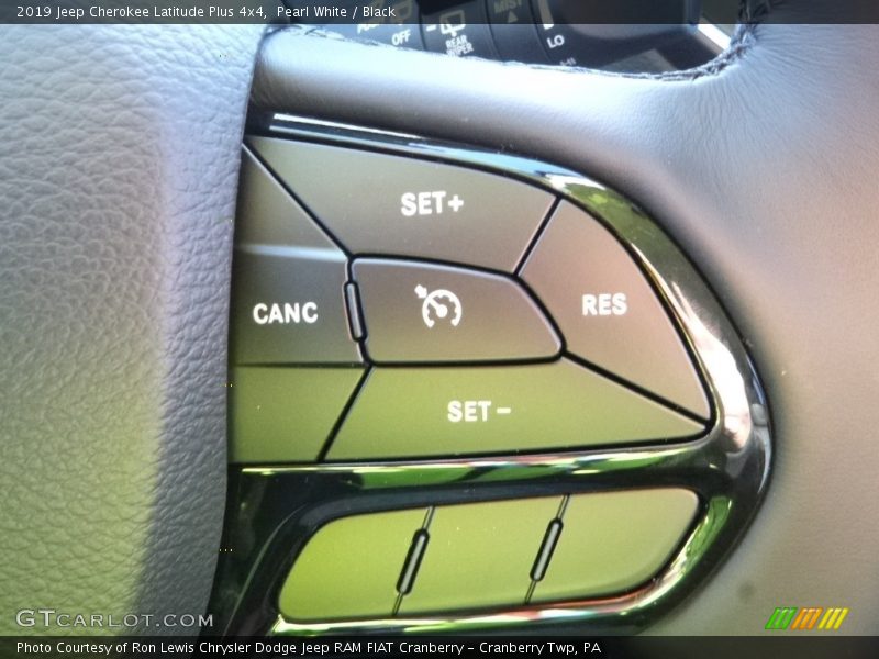 Pearl White / Black 2019 Jeep Cherokee Latitude Plus 4x4
