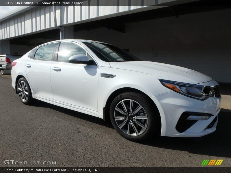 Front 3/4 View of 2019 Optima EX