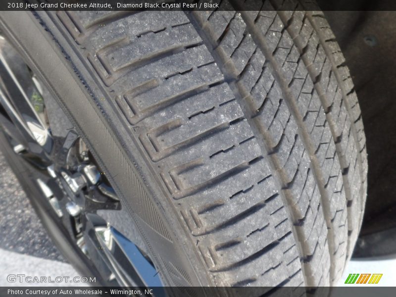 Diamond Black Crystal Pearl / Black 2018 Jeep Grand Cherokee Altitude