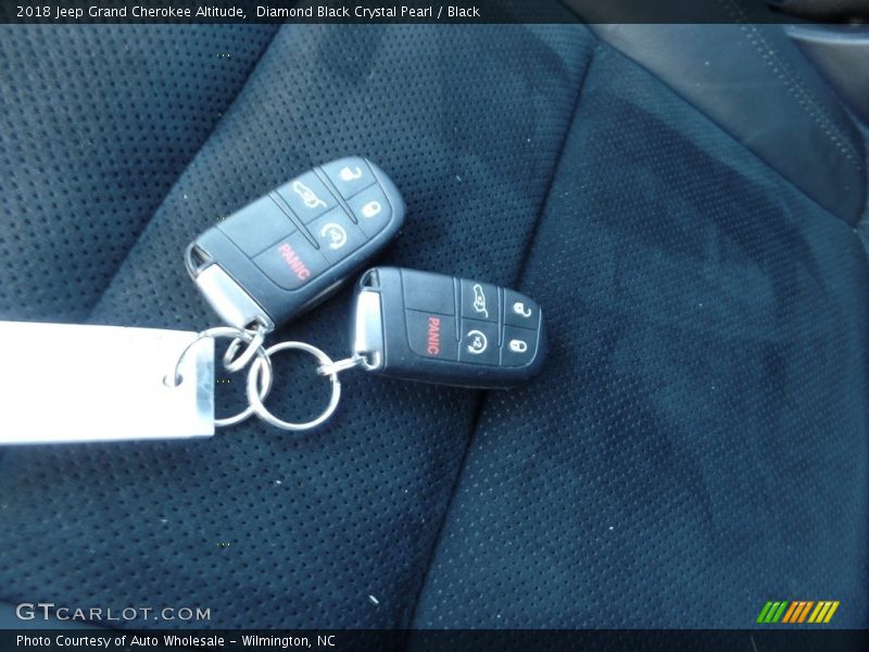 Diamond Black Crystal Pearl / Black 2018 Jeep Grand Cherokee Altitude