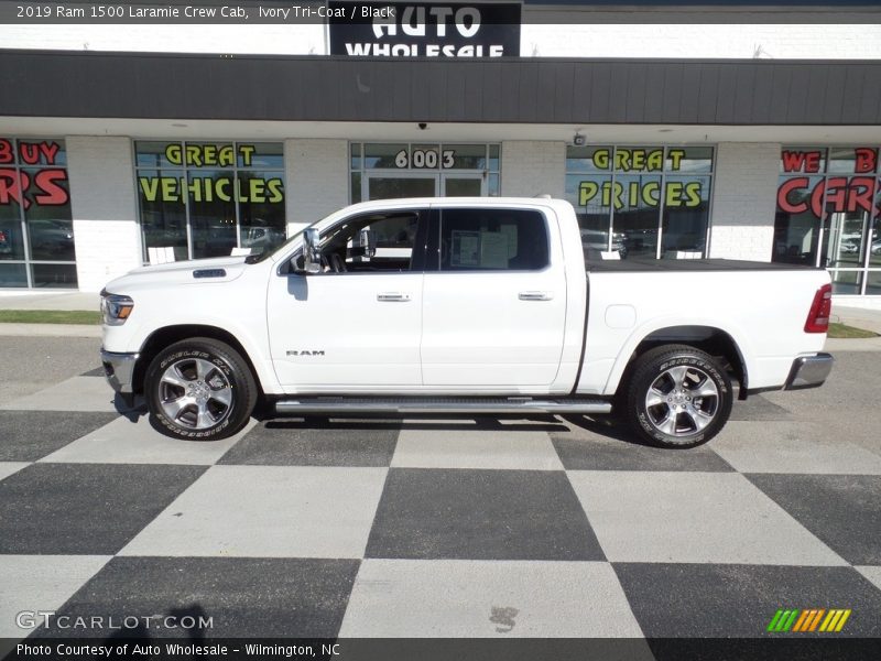 Ivory Tri–Coat / Black 2019 Ram 1500 Laramie Crew Cab