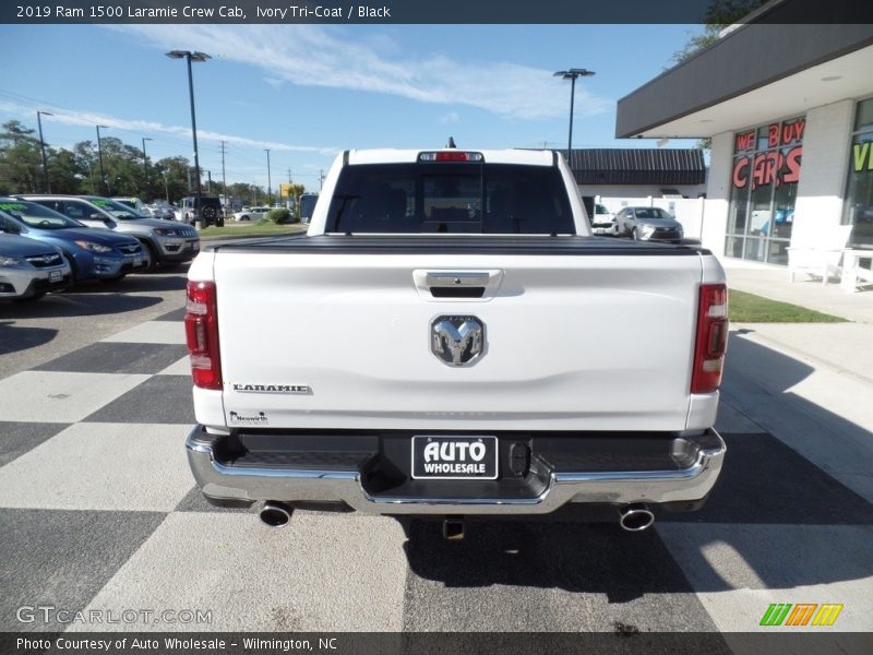 Ivory Tri–Coat / Black 2019 Ram 1500 Laramie Crew Cab