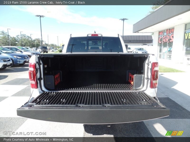 Ivory Tri–Coat / Black 2019 Ram 1500 Laramie Crew Cab