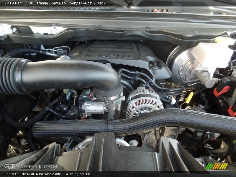 Ivory Tri–Coat / Black 2019 Ram 1500 Laramie Crew Cab