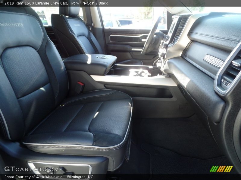 Ivory Tri–Coat / Black 2019 Ram 1500 Laramie Crew Cab