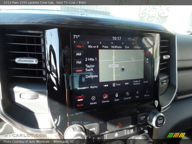 Ivory Tri–Coat / Black 2019 Ram 1500 Laramie Crew Cab