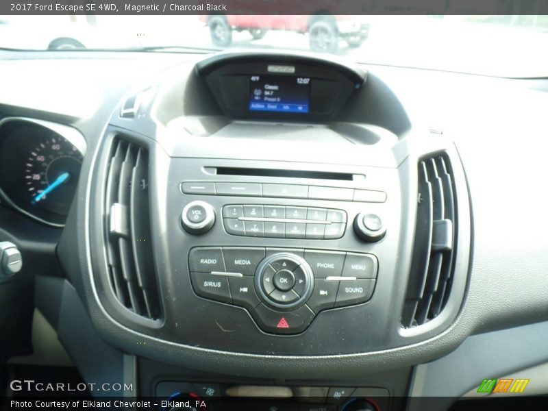 Magnetic / Charcoal Black 2017 Ford Escape SE 4WD