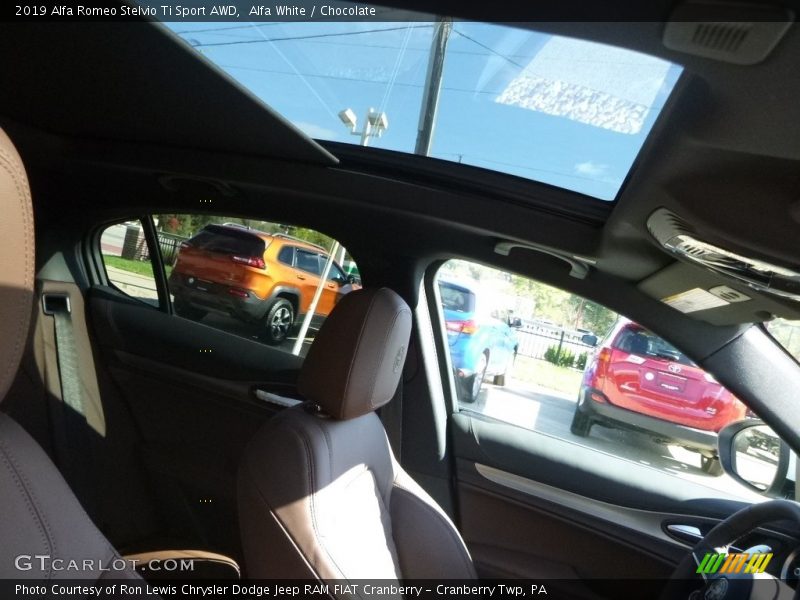 Alfa White / Chocolate 2019 Alfa Romeo Stelvio Ti Sport AWD