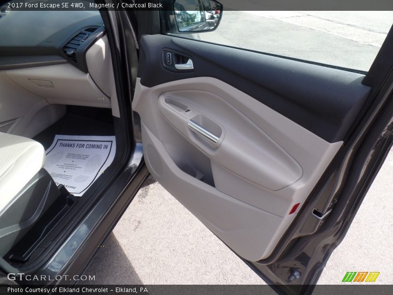 Magnetic / Charcoal Black 2017 Ford Escape SE 4WD
