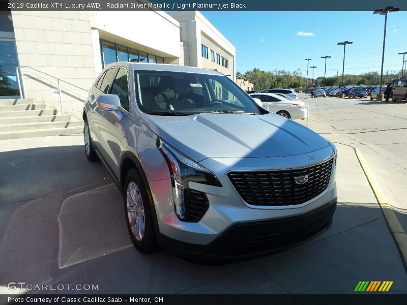 Front 3/4 View of 2019 XT4 Luxury AWD