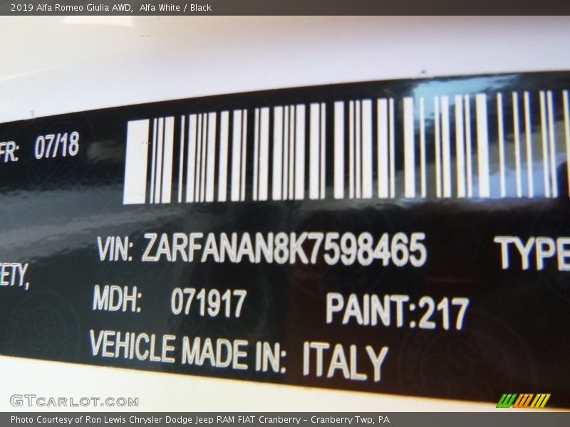 Alfa White / Black 2019 Alfa Romeo Giulia AWD