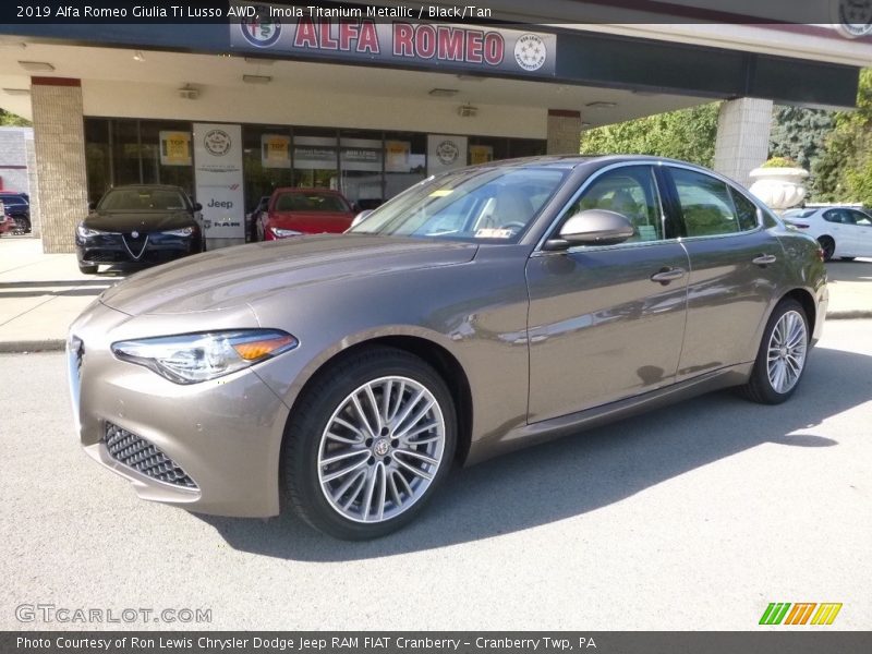 Front 3/4 View of 2019 Giulia Ti Lusso AWD